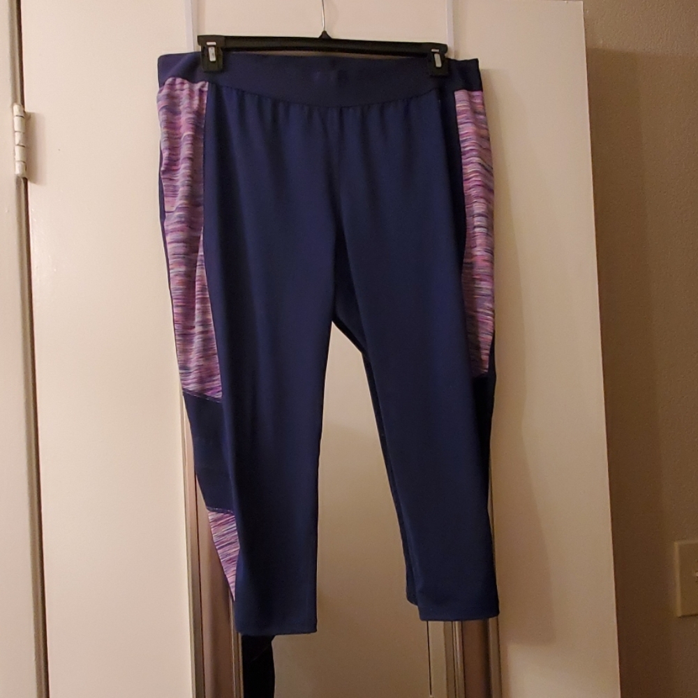 Livi Capri Leggings